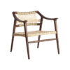Silla buer de estilo boho fabricado en madera de fresno en color marrón combinado con ratán.