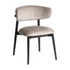 Silla Erlec de estilo art deco fabricado en poliéster en color beige combinado con madera de arce en color negro.