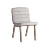 Silla Jacquard de estilo contemporáneo fabricado en madera de olmo en color marrón claro combinado con poliéster en color beige.