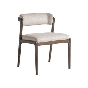Silla jerzen de estilo colonial fabricado en madera de fresno en color marrón combinado con poliéster en color beige.