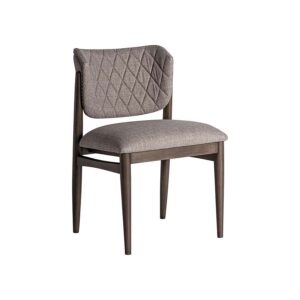 Silla Laives de estilo contemporáneo fabricado en madera de fresno en color marrón.