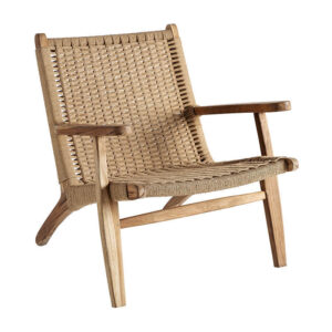 Sillón vaduz de estilo colonial fabricado en madera de teka en color marrón combinado con fibra natural.