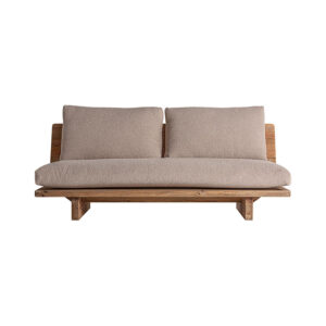 Sofá givry en color natural de estilo contemporáneo. Fabricado en madera de pino reciclado combinado con poliéster y espuma.