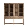 Vitrina Masein de estilo colonial fabricado en madera de olmo en color marrón claro. Producto apilable.